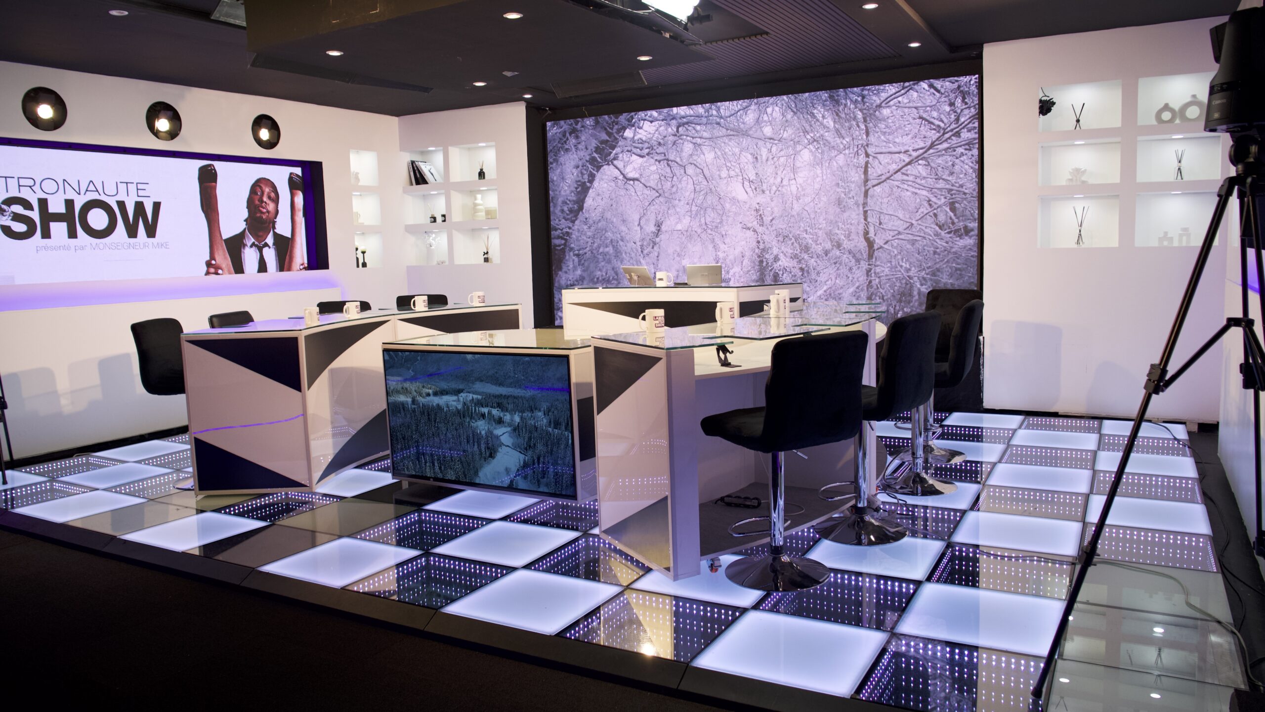 LOCATION DE PLATEAU TV p1012669(2)